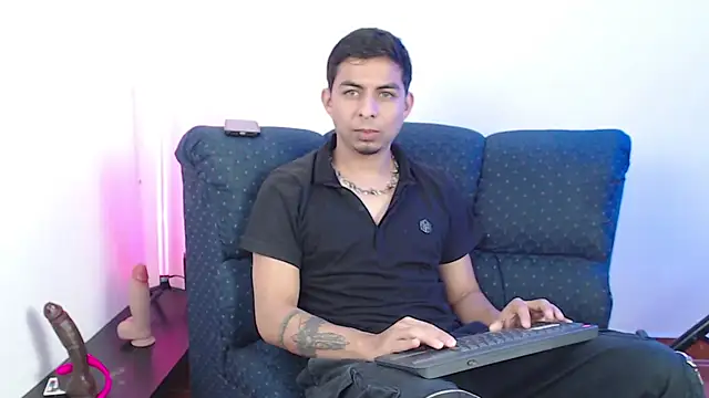 Snapshot of polloCol4U chatting on 04-25-26, 04:26 polloCol4U online show from 04-25-26, 04:26