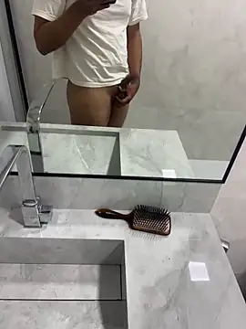 Snapshot of twink231 chatting on 06-10-26, 12:11 twink231 online show from 06-10-26, 12:11