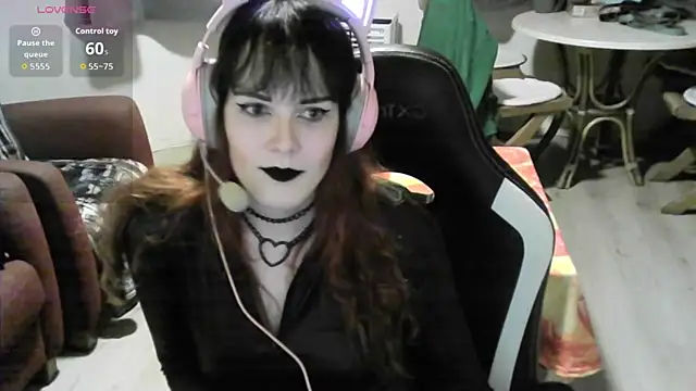 Snapshot of Samanteased chatting on 02-17-26, 10:38 Samanteased online show from 02-17-26, 10:38