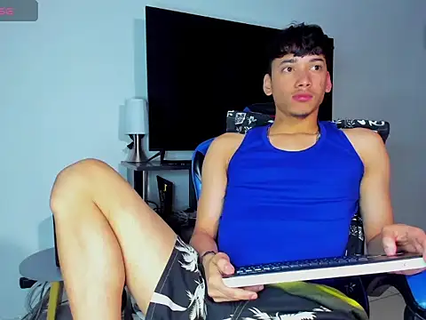 Snapshot of Lyam_Russo chatting on 04-30-26, 03:02 Lyam Russo online show from 04-30-26, 03:02