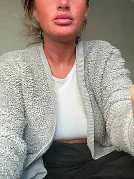 Snapshot of jadey19x chatting on 04-21-26, 04:45 jadey19x online show from 04-21-26, 04:45