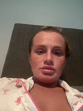 Snapshot of jadey19x chatting on 05-05-26, 04:37 jadey19x online show from 05-05-26, 04:37