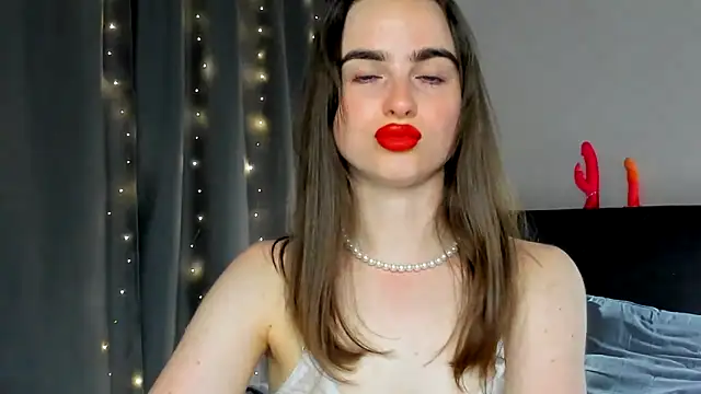 Snapshot of megann_fox2 chatting on 06-07-26, 06:33 megann fox2 online show from 06-07-26, 06:33