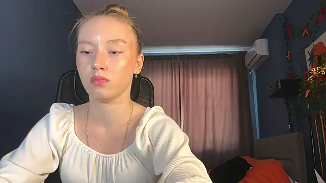 Snapshot of Anna_Kare chatting on 06-15-26, 03:47 Anna Kare online show from 06-15-26, 03:47