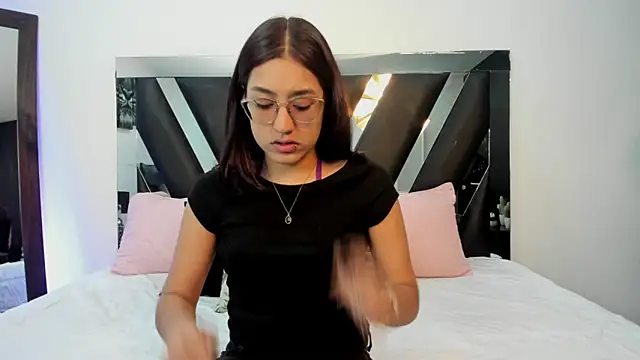 Mia Iron online show from 05-19-26, 01:06