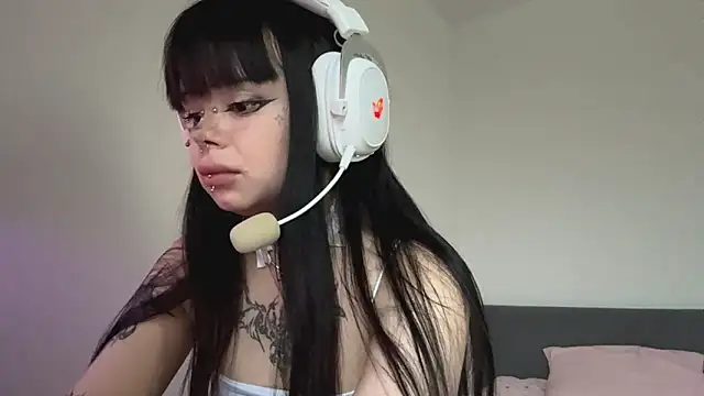 Luna Sohotti online show from 04-10-26, 03:39