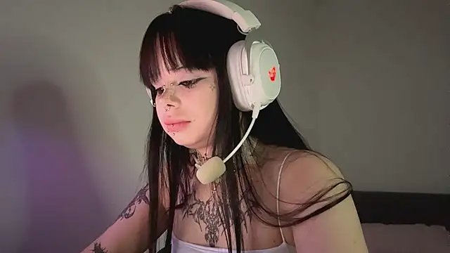 Luna Sohotti online show from 04-21-26, 03:17