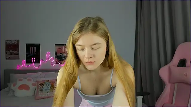 EvaRaee online show from 03-20-26, 03:55