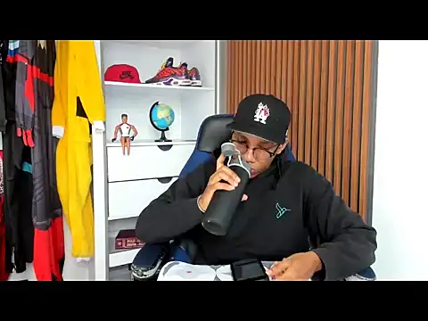 yandi hot online show from 02-18-26, 02:02