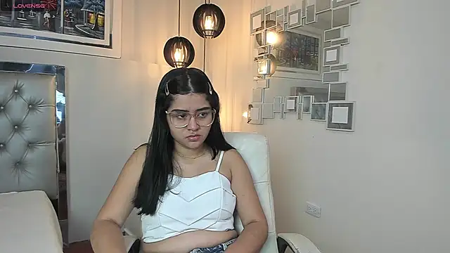 Snapshot of mila_quin chatting on 05-31-26, 12:12 mila quin online show from 05-31-26, 12:12