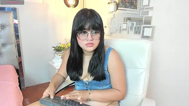 Snapshot of mila_quin chatting on 06-11-26, 07:34 mila quin online show from 06-11-26, 07:34