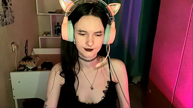 Snapshot of MabelDefina chatting on 05-16-26, 05:37 MabelDefina online show from 05-16-26, 05:37