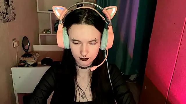 Snapshot of MabelDefina chatting on 05-17-26, 05:05 MabelDefina online show from 05-17-26, 05:05
