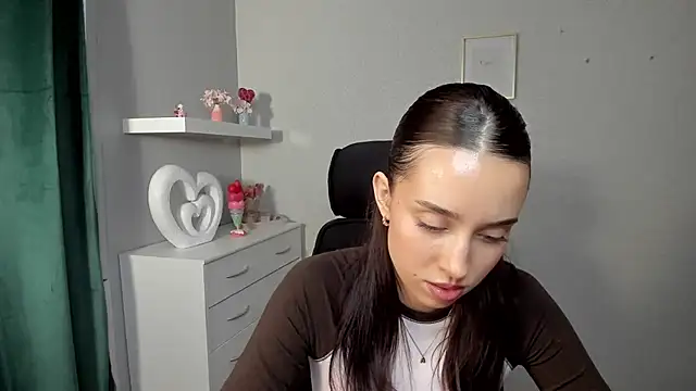 AdeleSolo online show from 04-21-26, 05:47