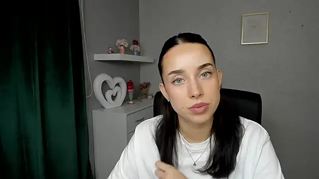 AdeleSolo online show from 05-27-26, 05:37