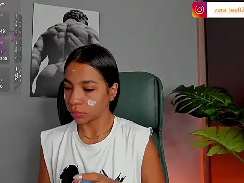 Snapshot of zara_leee chatting on 03-04-26, 11:38 zara leee online show from 03-04-26, 11:38