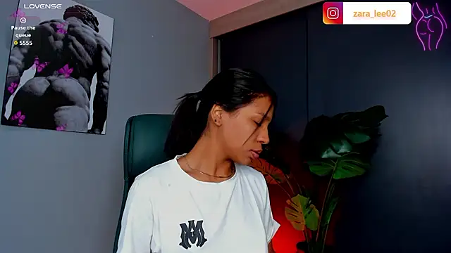 Snapshot of zara_leee chatting on 03-09-26, 11:47 zara leee online show from 03-09-26, 11:47