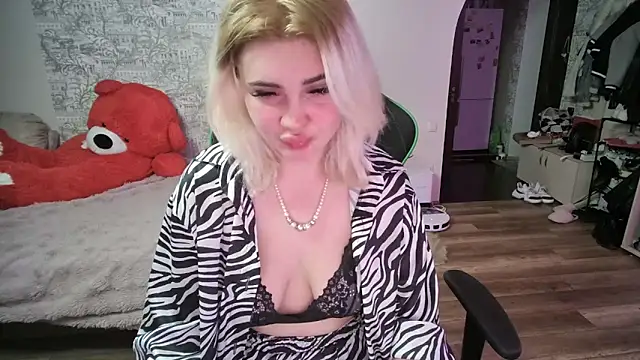 SlankyMic online show from 04-16-26, 06:09