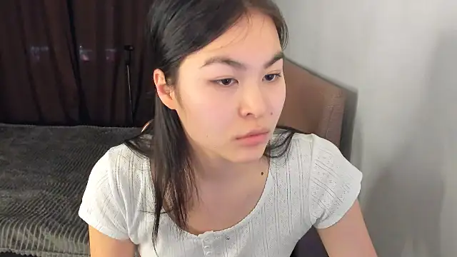 Snapshot of moon_bloom chatting on 02-28-26, 04:08 moon bloom online show from 02-28-26, 04:08