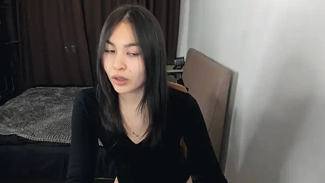 Snapshot of moon_bloom chatting on 03-12-26, 12:17 moon bloom online show from 03-12-26, 12:17