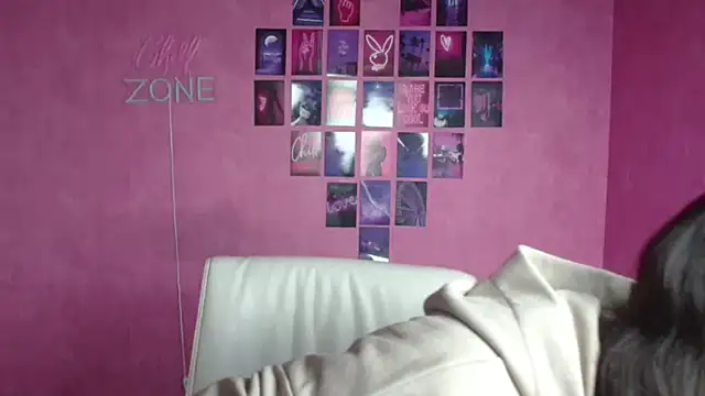 KissMeJulia online show from 05-15-26, 05:25