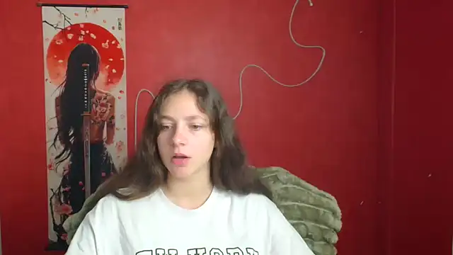 KissMeJulia online show from 05-18-26, 05:35