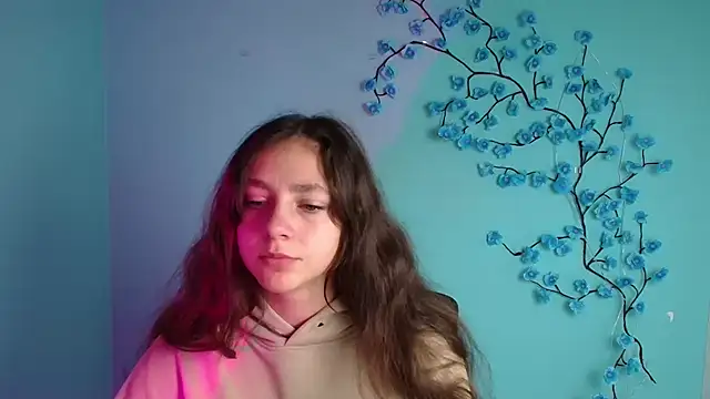 KissMeJulia online show from 05-20-26, 05:35