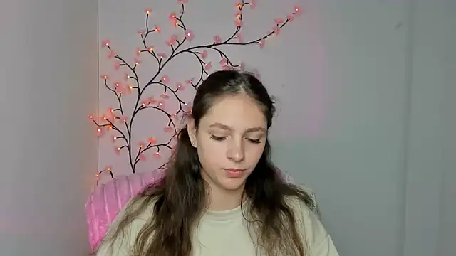 KissMeJulia online show from 06-17-26, 11:12