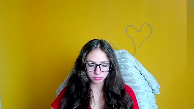KissMeJulia online show from 06-18-26, 11:25