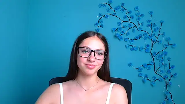 KissMeJulia online show from 06-19-26, 11:25