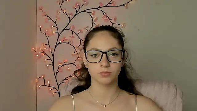 KissMeJulia online show from 06-26-26, 05:23