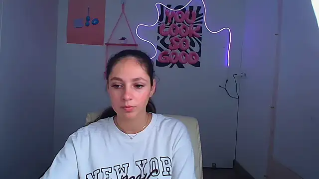 KissMeJulia online show from 06-30-26, 11:11