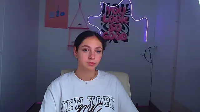 KissMeJulia online show from 07-01-26, 05:42