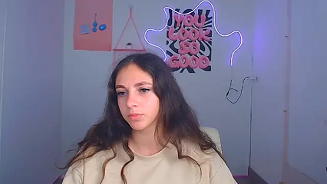 KissMeJulia online show from 07-13-26, 11:24