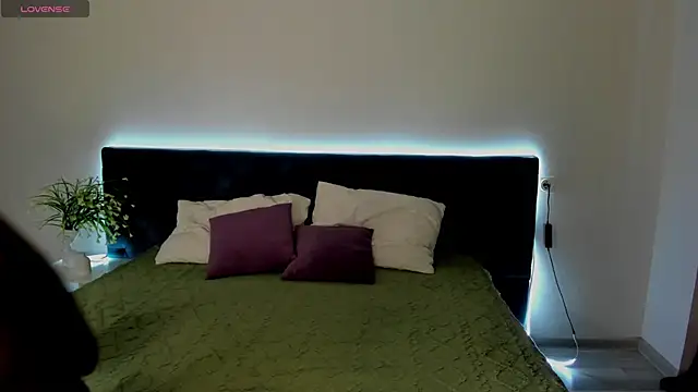 Snapshot of Adele_Lanea chatting on 05-28-26, 01:03 Adele Lanea online show from 05-28-26, 01:03
