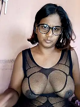 indianstrawberrylips4u online show from 04-20-26, 05:54