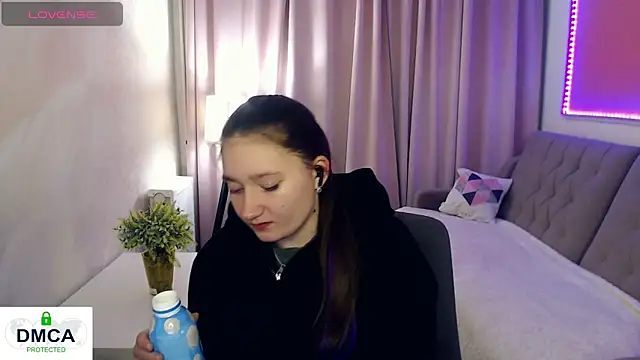 Snapshot of Sparkling_Starlet67 chatting on 03-03-26, 02:12 Sparkling Starlet67 online show from 03-03-26, 02:12