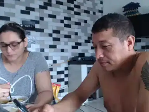 Snapshot of pareja_latina2214 chatting on 02-19-26, 02:13 pareja latina2214 online show from 02-19-26, 02:13