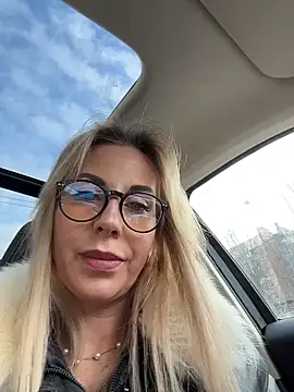 LisaMurr online show from 03-09-26, 09:24