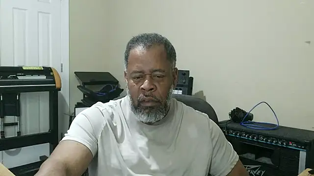 Snapshot of Cleozevo1961 chatting on 04-30-26, 05:30 Cleozevo1961 online show from 04-30-26, 05:30