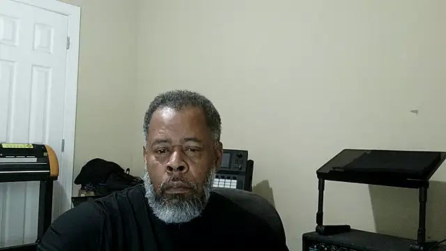 Snapshot of Cleozevo1961 chatting on 05-06-26, 03:06 Cleozevo1961 online show from 05-06-26, 03:06