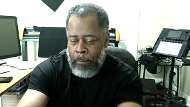 Snapshot of Cleozevo1961 chatting on 05-16-26, 03:55 Cleozevo1961 online show from 05-16-26, 03:55