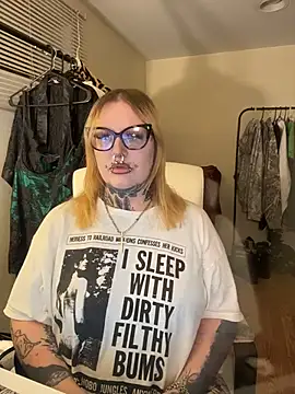 Snapshot of grindhouseho chatting on 03-05-26, 04:41 grindhouseho online show from 03-05-26, 04:41