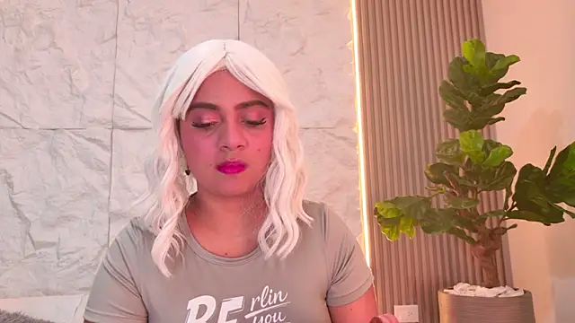 DulceQueen1 online show from 04-21-26, 12:44