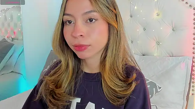 Snapshot of LuuluBerry chatting on 03-03-26, 06:58 LuuluBerry online show from 03-03-26, 06:58