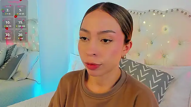 Snapshot of LuuluBerry chatting on 03-05-26, 09:00 LuuluBerry online show from 03-05-26, 09:00