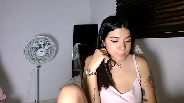 MiaDiamontLatin online show from 05-22-26, 03:02