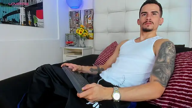 SharonTygaX online show from 04-18-26, 03:54