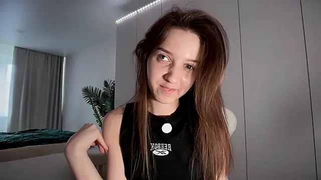 Snapshot of monnymoonn chatting on 03-10-26, 05:56 monnymoonn online show from 03-10-26, 05:56