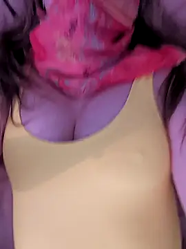 Snapshot of Miss-tease chatting on 03-05-26, 02:13 Miss-tease online show from 03-05-26, 02:13